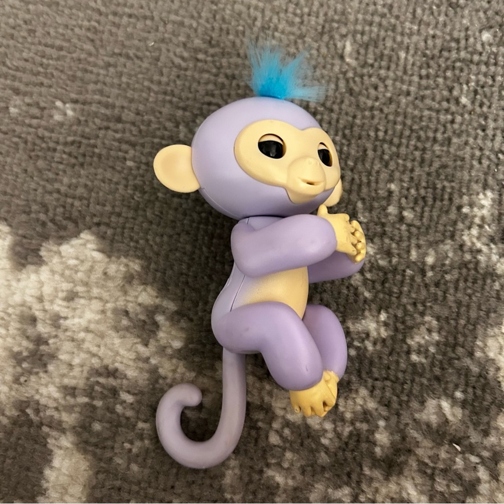 Fingerlings Interactive Baby Monkey - Purple with Blue Hair  WowWee